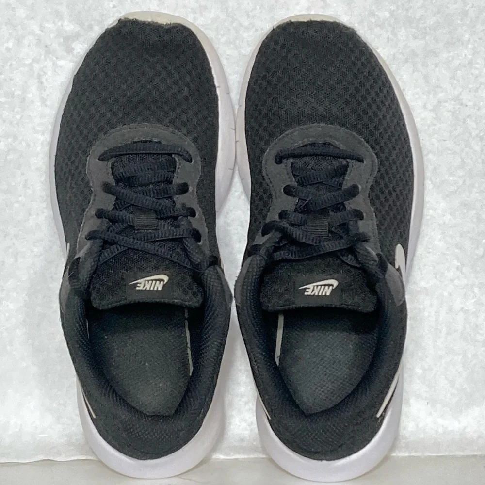 Nike Kids Black/White Tanjun Running Athletic Sneakers Shoes Size 3Y